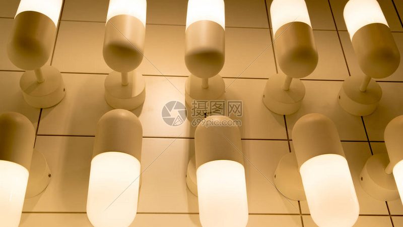 灯具批发找厂家好还是贸易商好